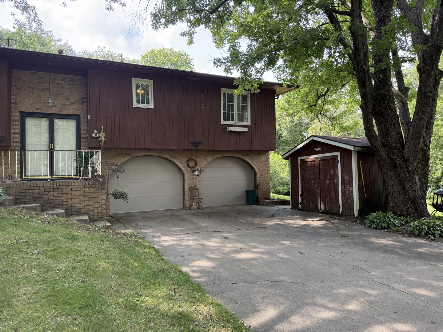 Homes for sale in Geneseo, IL | 28 Crestview Dr, Geneseo, IL 61254 | MLS# 12714165