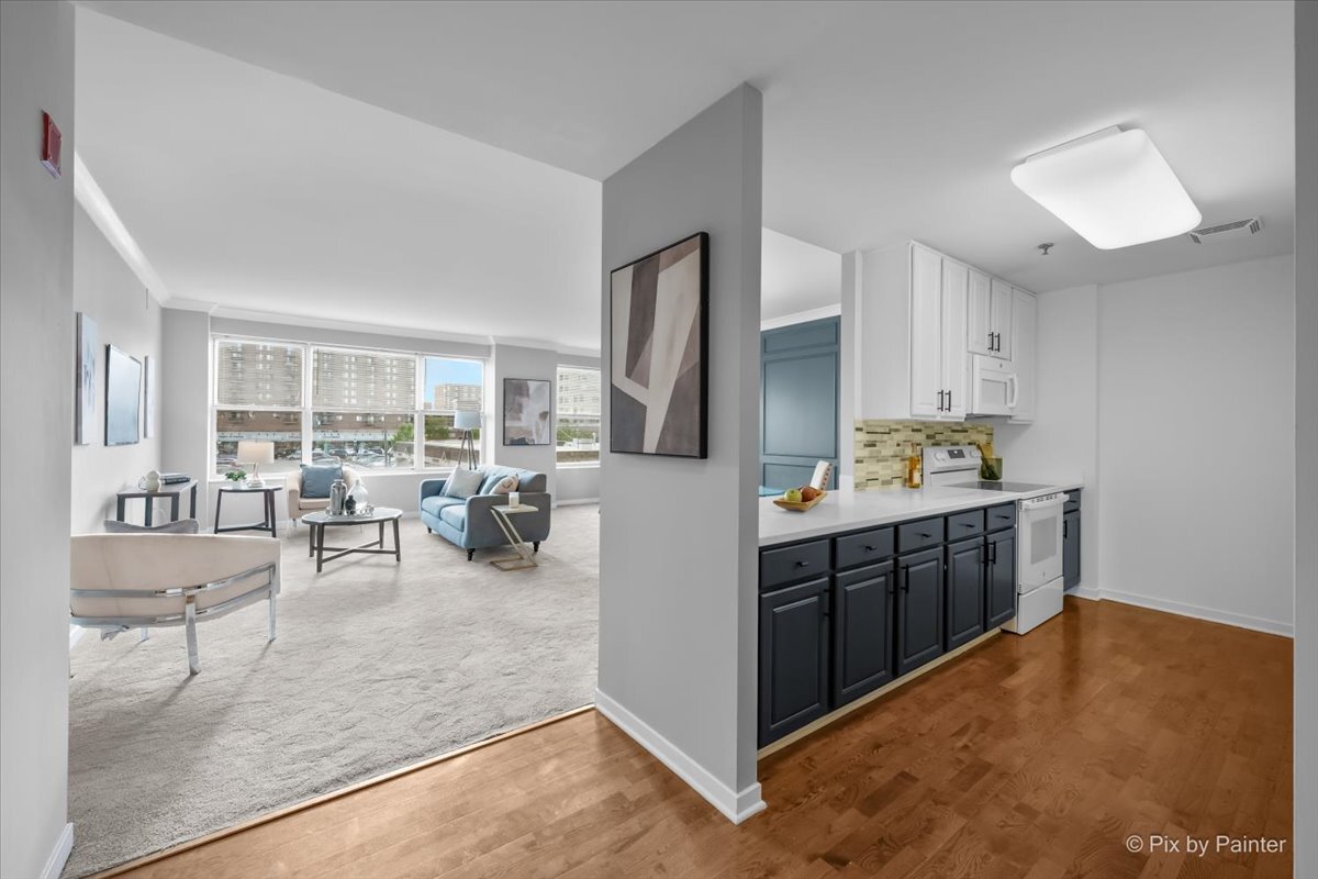 5th image of 77 S Evergreen Ave, Arlington Heights, IL 60005