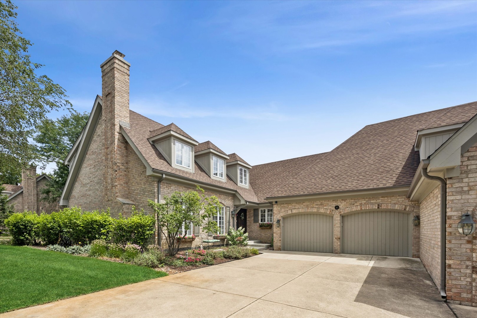 Homes for sale in Burr Ridge, IL | 10 Tartan Ridge Rd, Burr Ridge, IL 60527 | MLS# 12714350