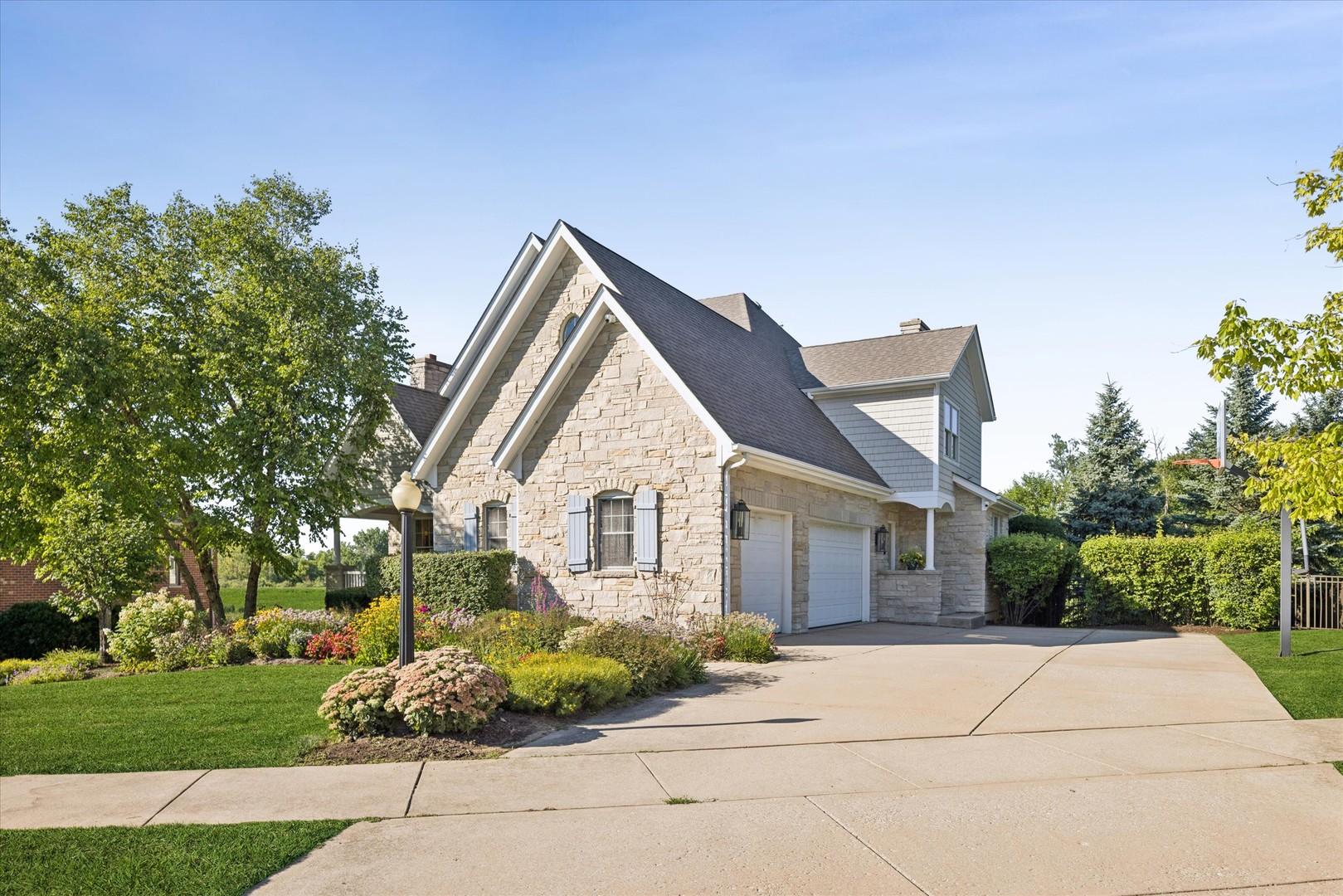 2nd image of 13487 Cambridge Dr, Lemont, IL 60439 | MLS# 12714392