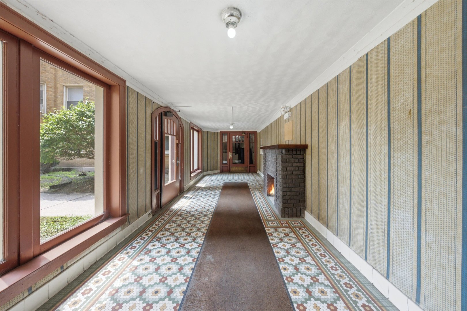 3rd image of 2212 E 70Th St #1B, Chicago, IL 60649 | MLS# 12714410