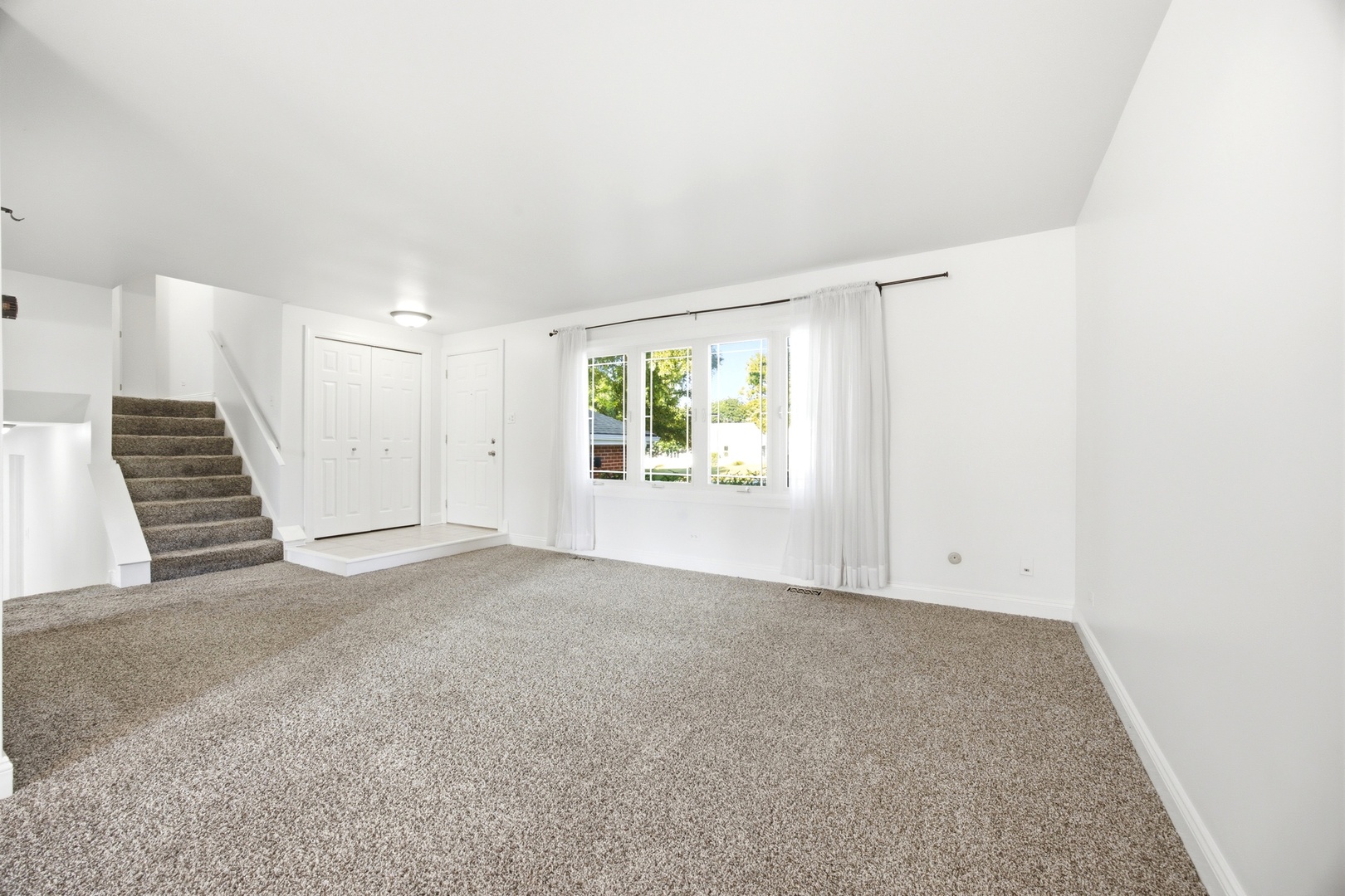 5th image of 8016 Geneva St, Woodridge, IL 60517 | MLS# 12714553