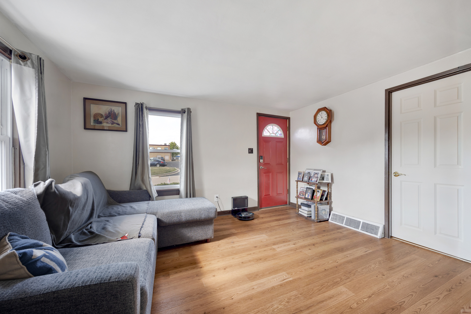 3rd image of 304 Johnson St, East Dundee, IL 60118 | MLS# 12714582