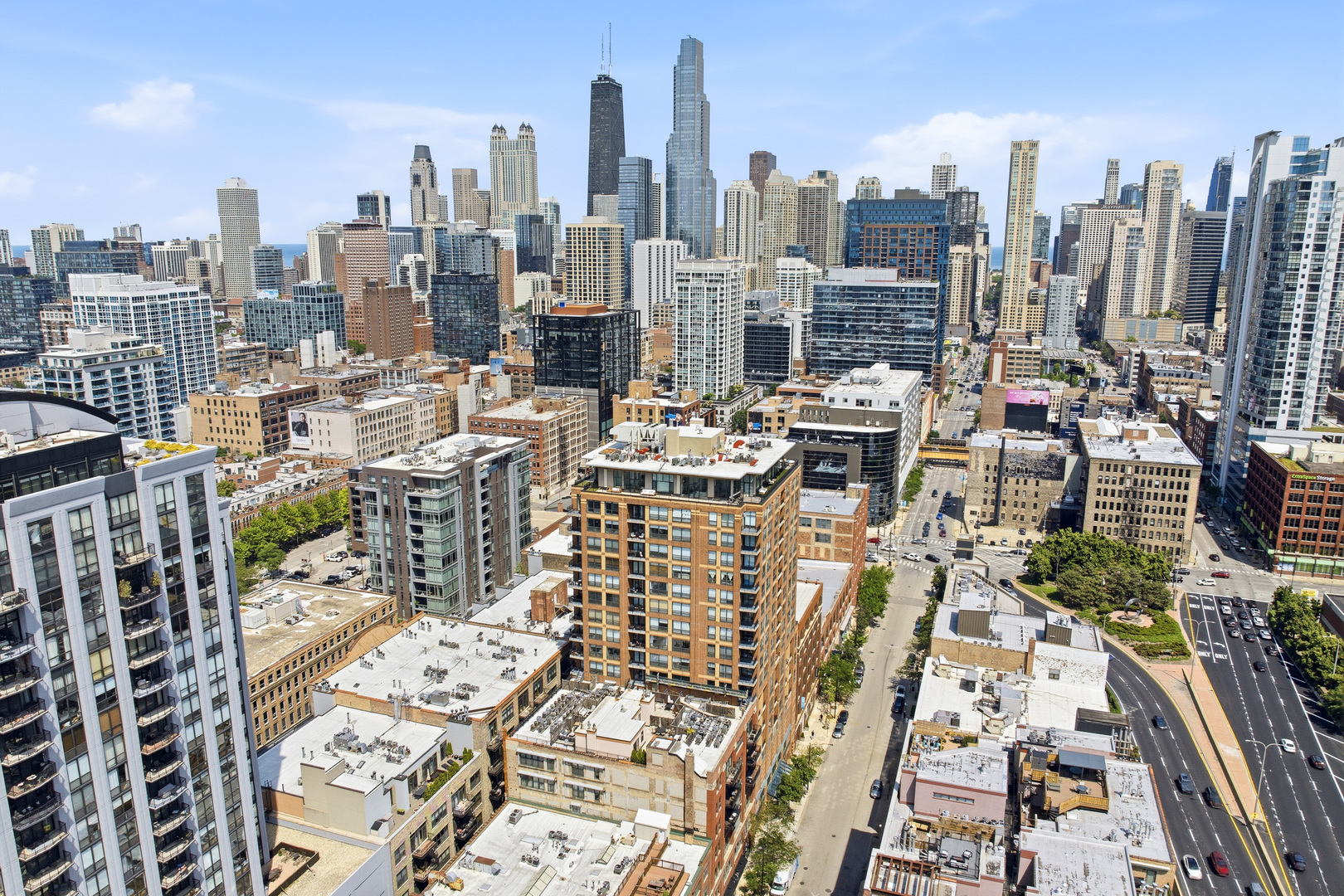 2nd image of 420 W Ontario St, Chicago, IL 60654