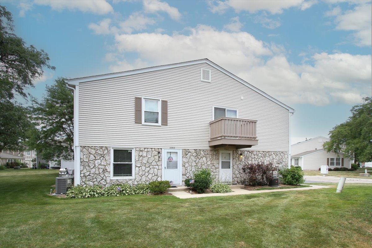 Homes for sale in Schaumburg, IL | 1063 Hampton Hbr #1063, Schaumburg, IL 60193 | MLS# 12714668