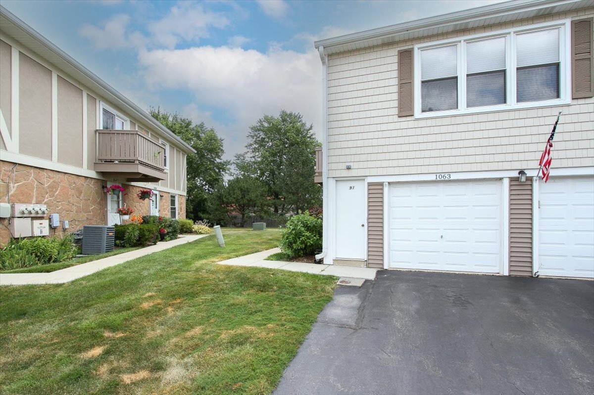 Homes for sale in Schaumburg, IL | 1063 Hampton Hbr #1063, Schaumburg, IL 60193 | MLS# 12714668