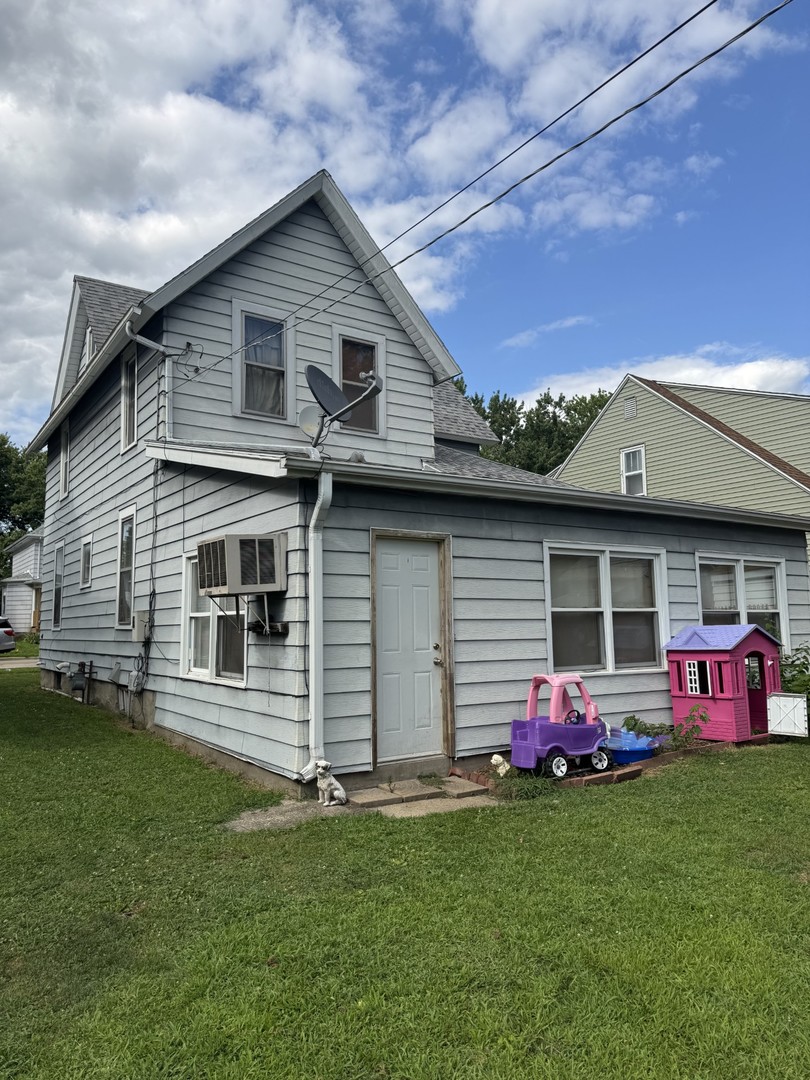 Homes for sale in Sterling, IL | 407 W 6Th St, Sterling, IL 61081 | MLS# 12714690