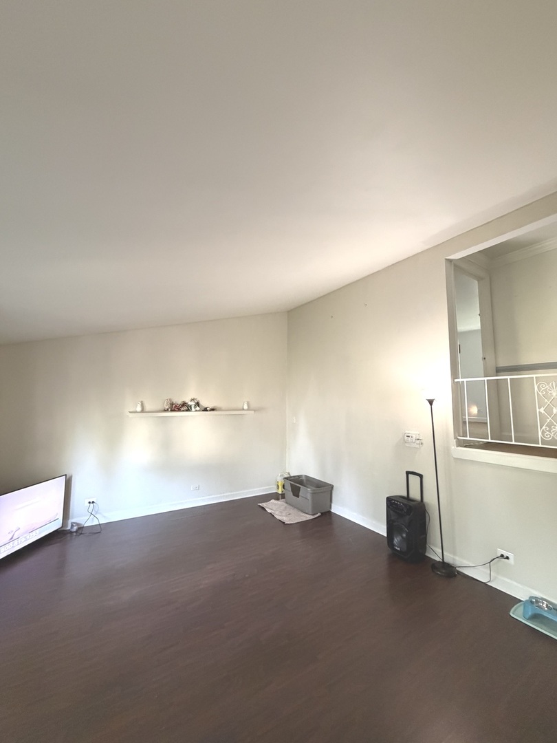 3rd image of 360 Tee Ln, Carpentersville, IL 60110 | MLS# 12714720