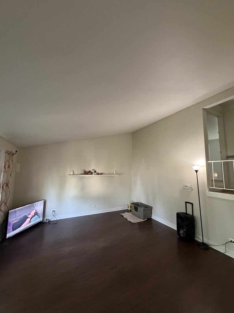 4th image of 360 Tee Ln, Carpentersville, IL 60110 | MLS# 12714720