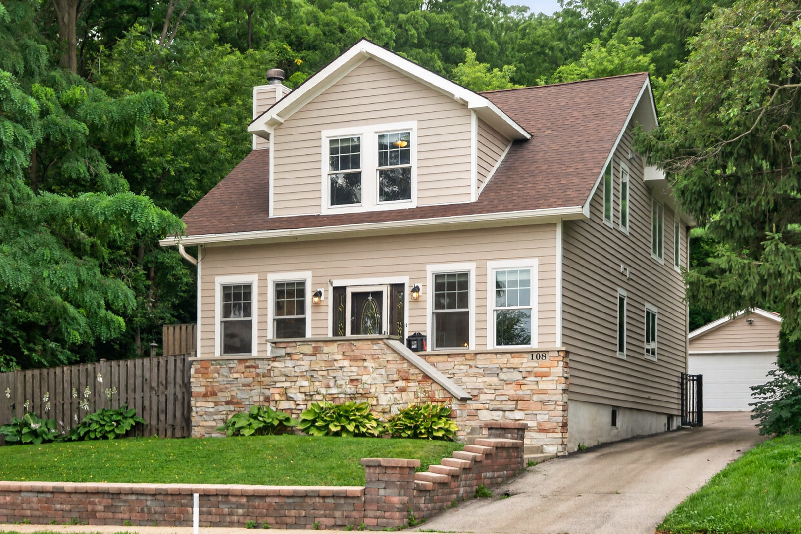 1st image of 108 N Main St, Algonquin, IL 60102 | MLS# 12714730