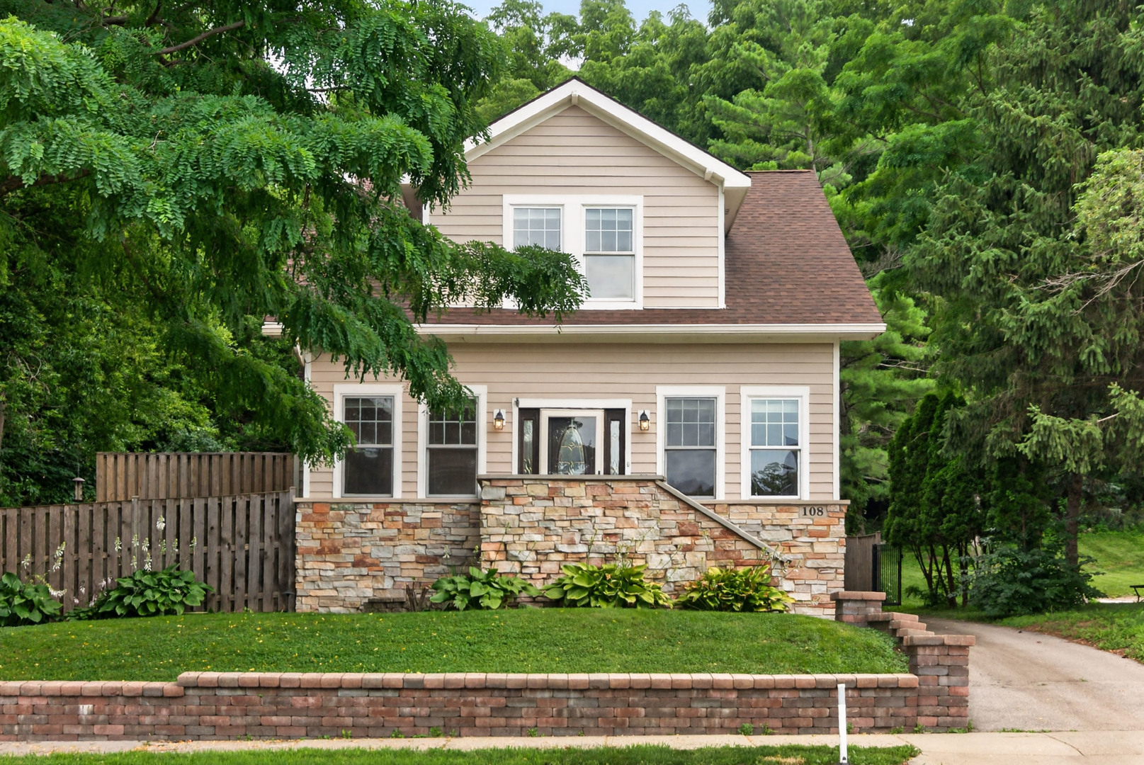 2nd image of 108 N Main St, Algonquin, IL 60102 | MLS# 12714730