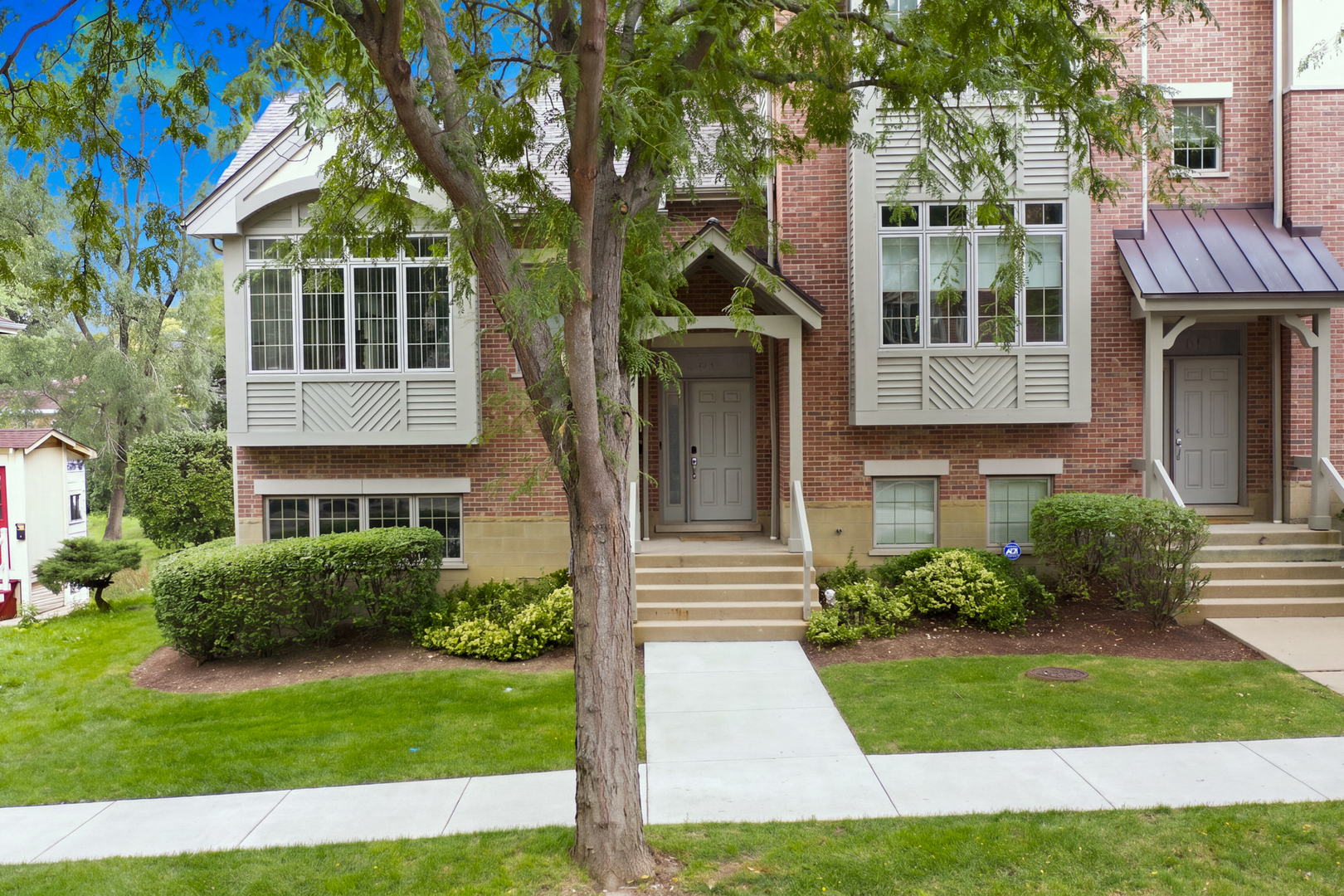 3rd image of 60 E Hattendorf Ave, Roselle, IL 60172 | MLS# 12714752