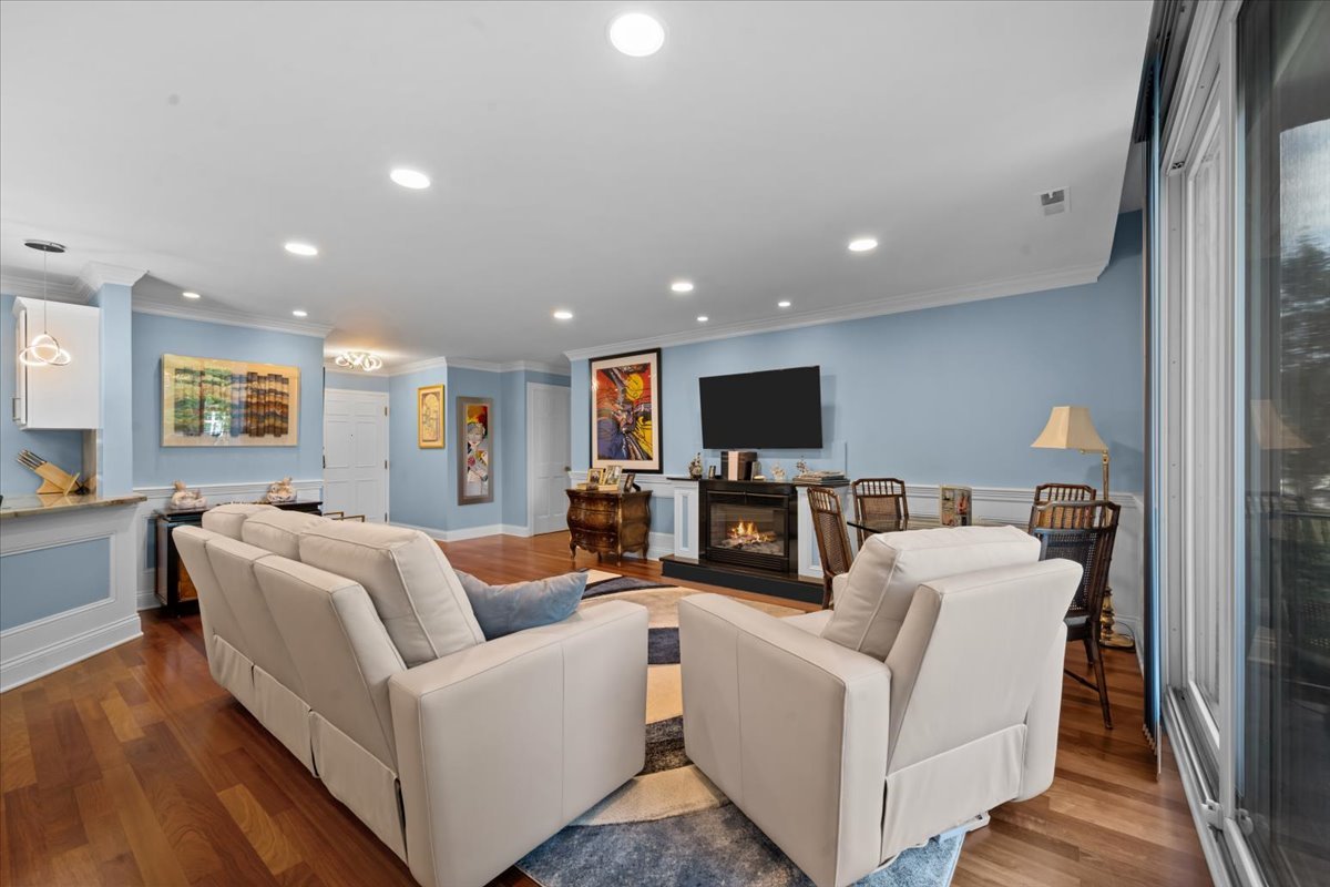 5th image of 1350 N Western Ave, Forest Lake, IL 60045