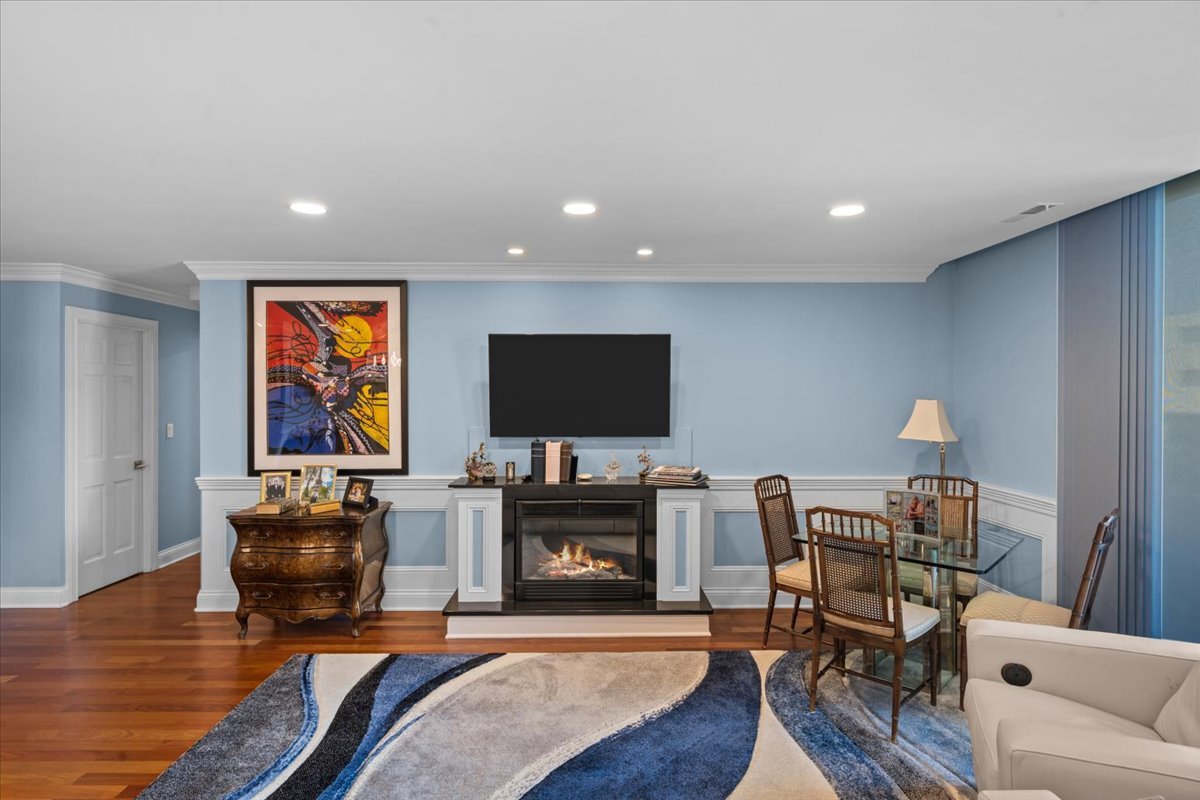 4th image of 1350 N Western Ave, Forest Lake, IL 60045