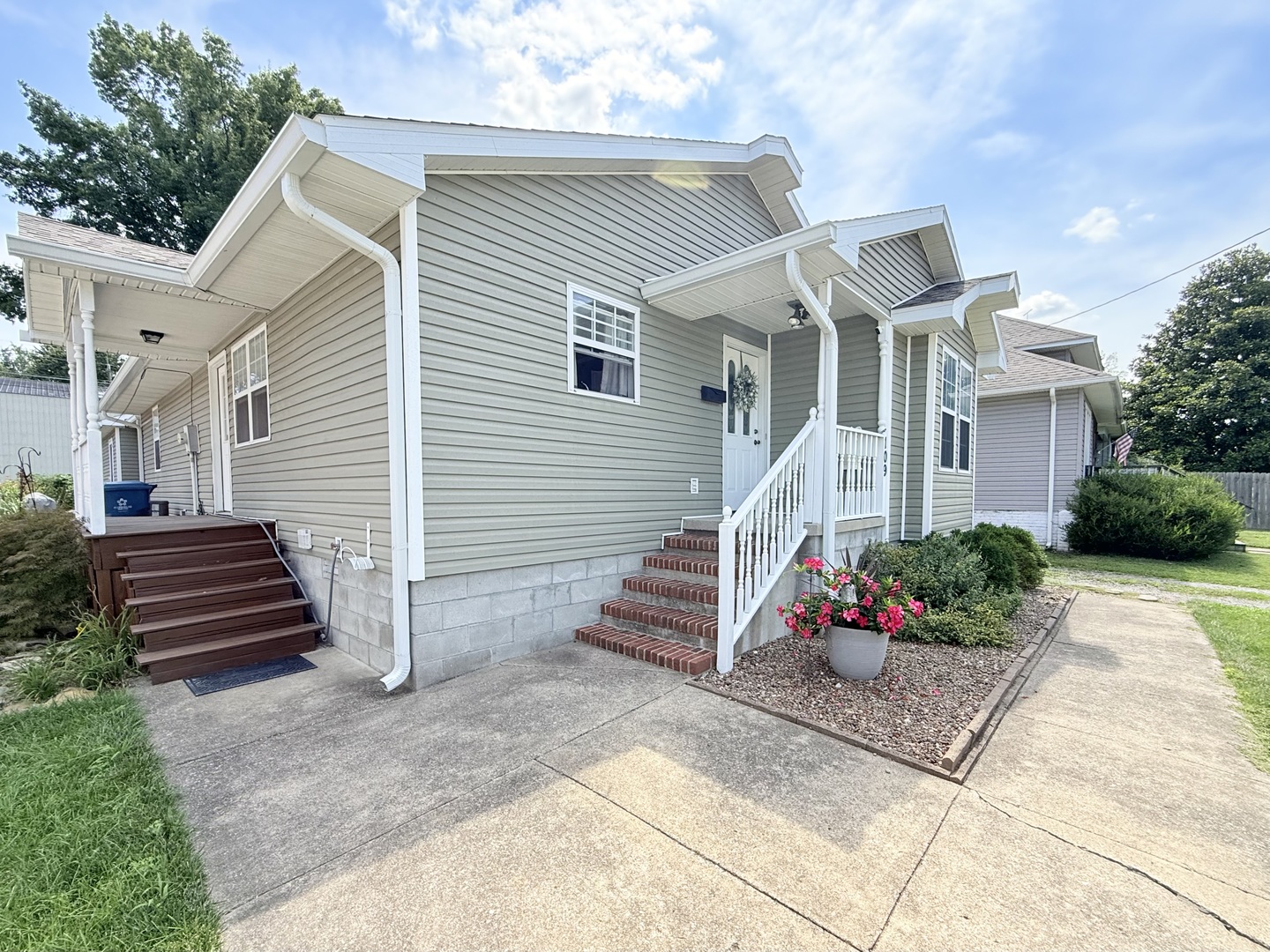 2nd image of 109 W College St, Harrisburg, IL 62946 | MLS# 12714813