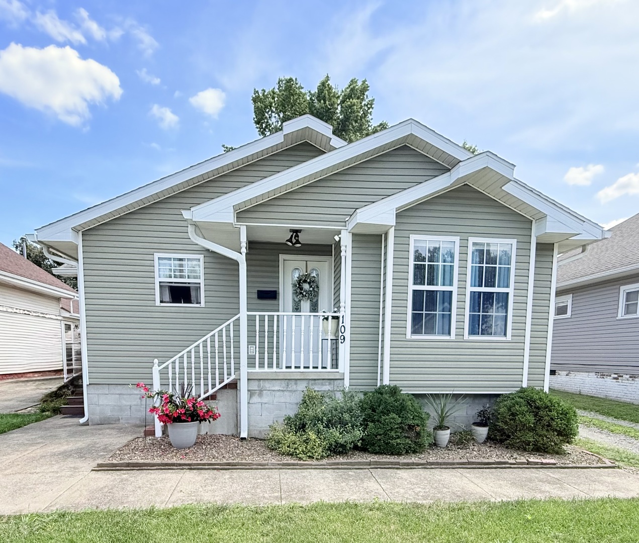 1st image of 109 W College St, Harrisburg, IL 62946 | MLS# 12714813
