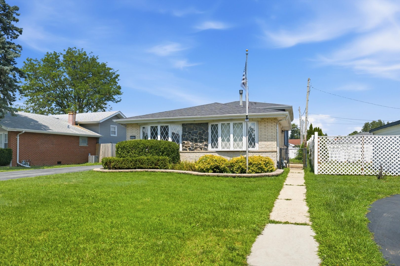 3rd image of 5432 137Th St, Crestwood, IL 60418 | MLS# 12714821