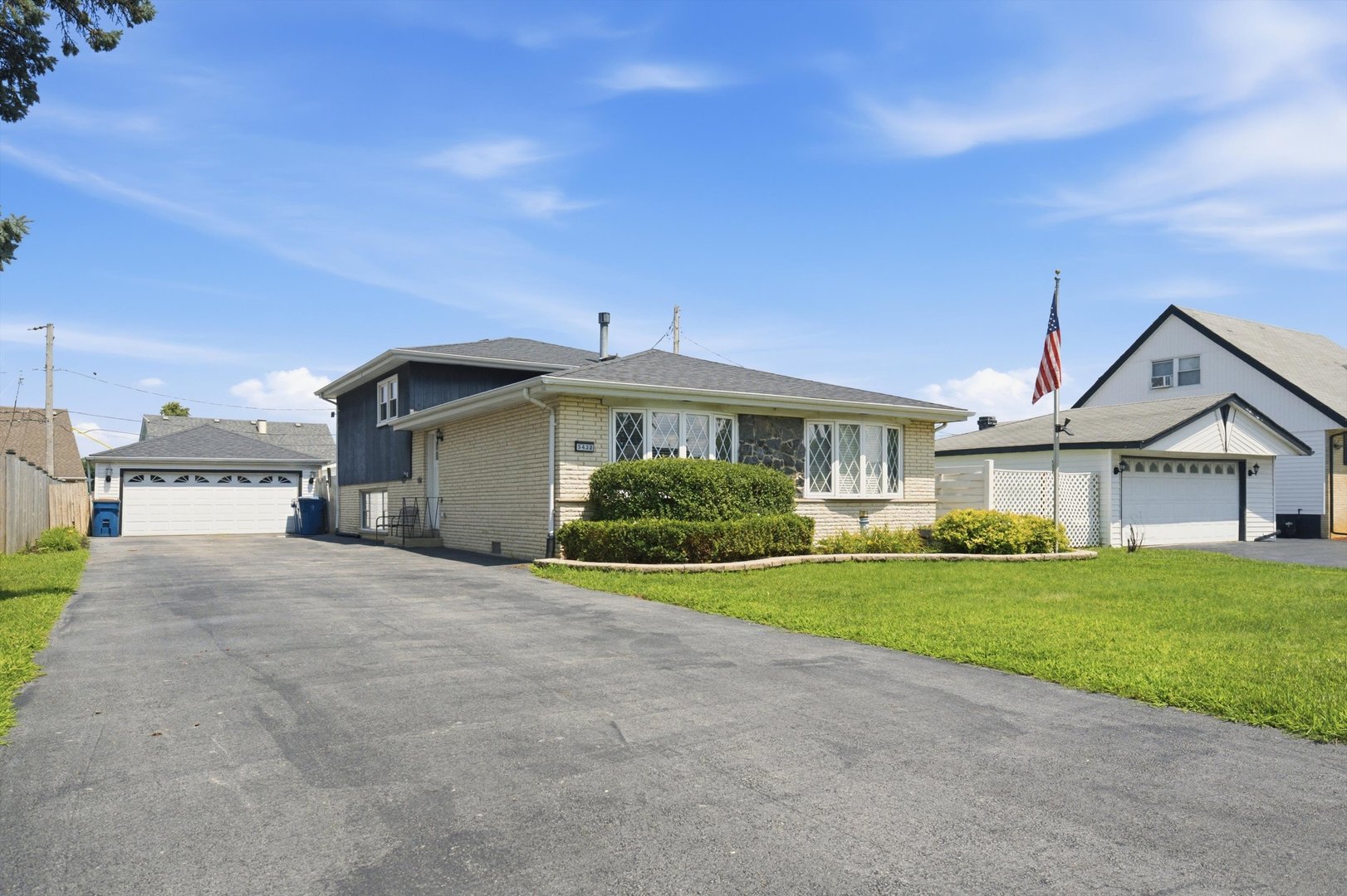 2nd image of 5432 137th St, Crestwood, IL 60418 | MLS# 12714821