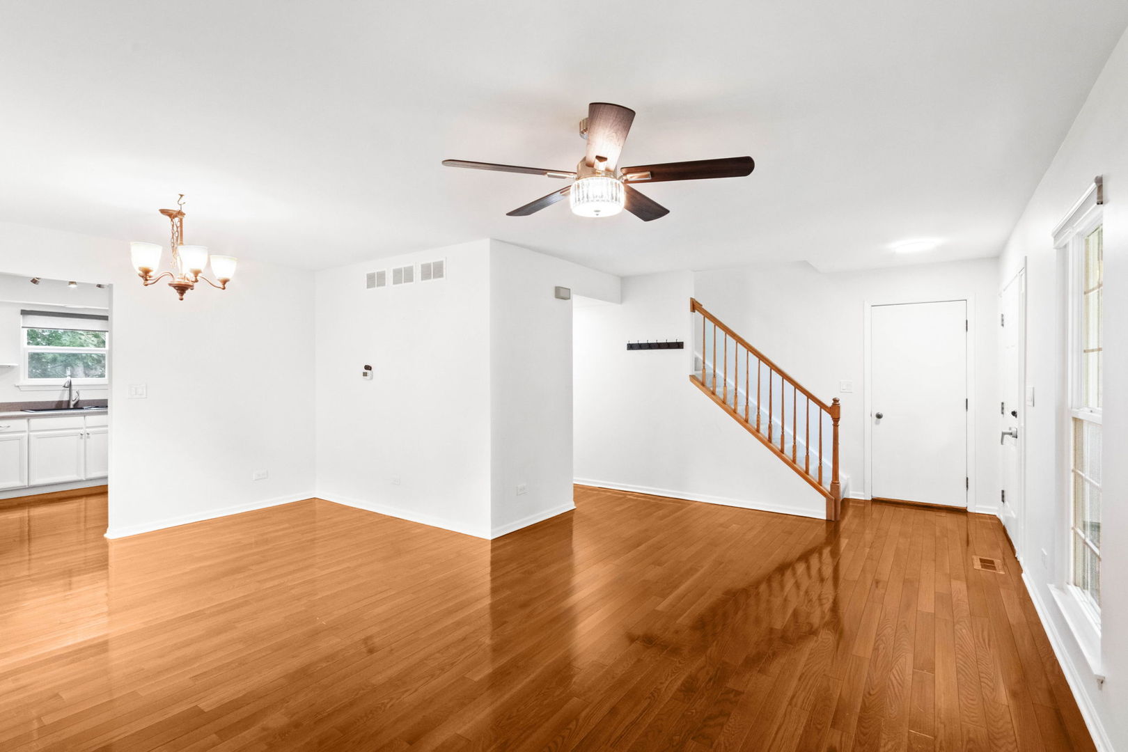 3rd image of 912 Matthew Ct, Naperville, IL 60540 | MLS# 12714839