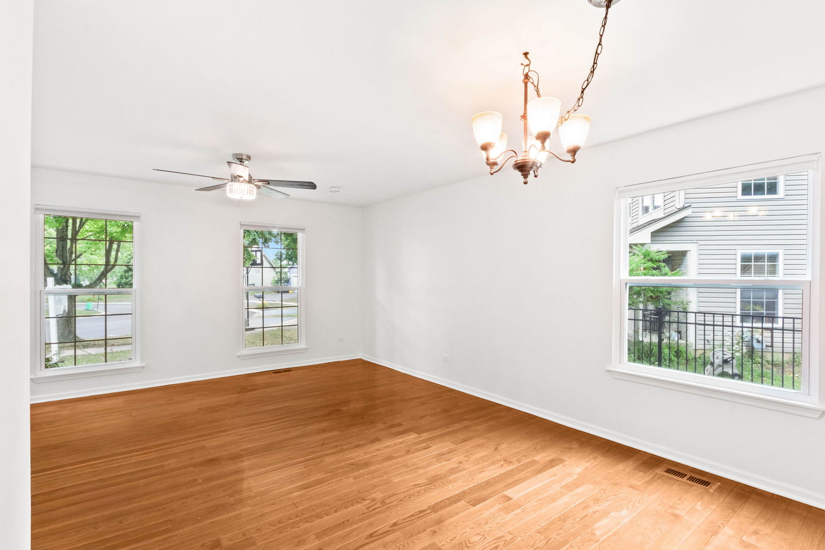 5th image of 912 Matthew Ct, Naperville, IL 60540 | MLS# 12714839