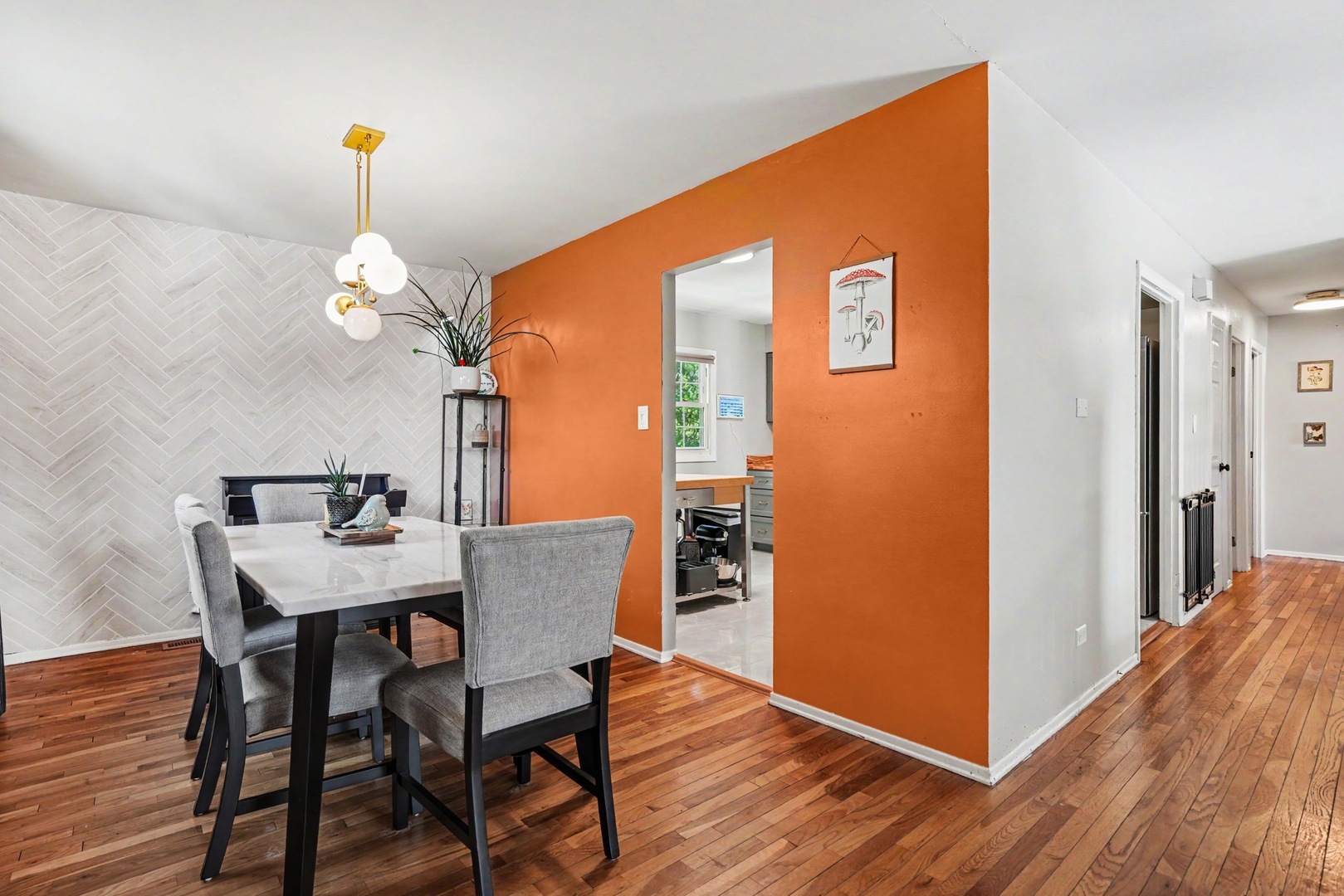 4th image of 1355 Devonshire Ln, Hoffman Estates, IL 60169 | MLS# 12714857