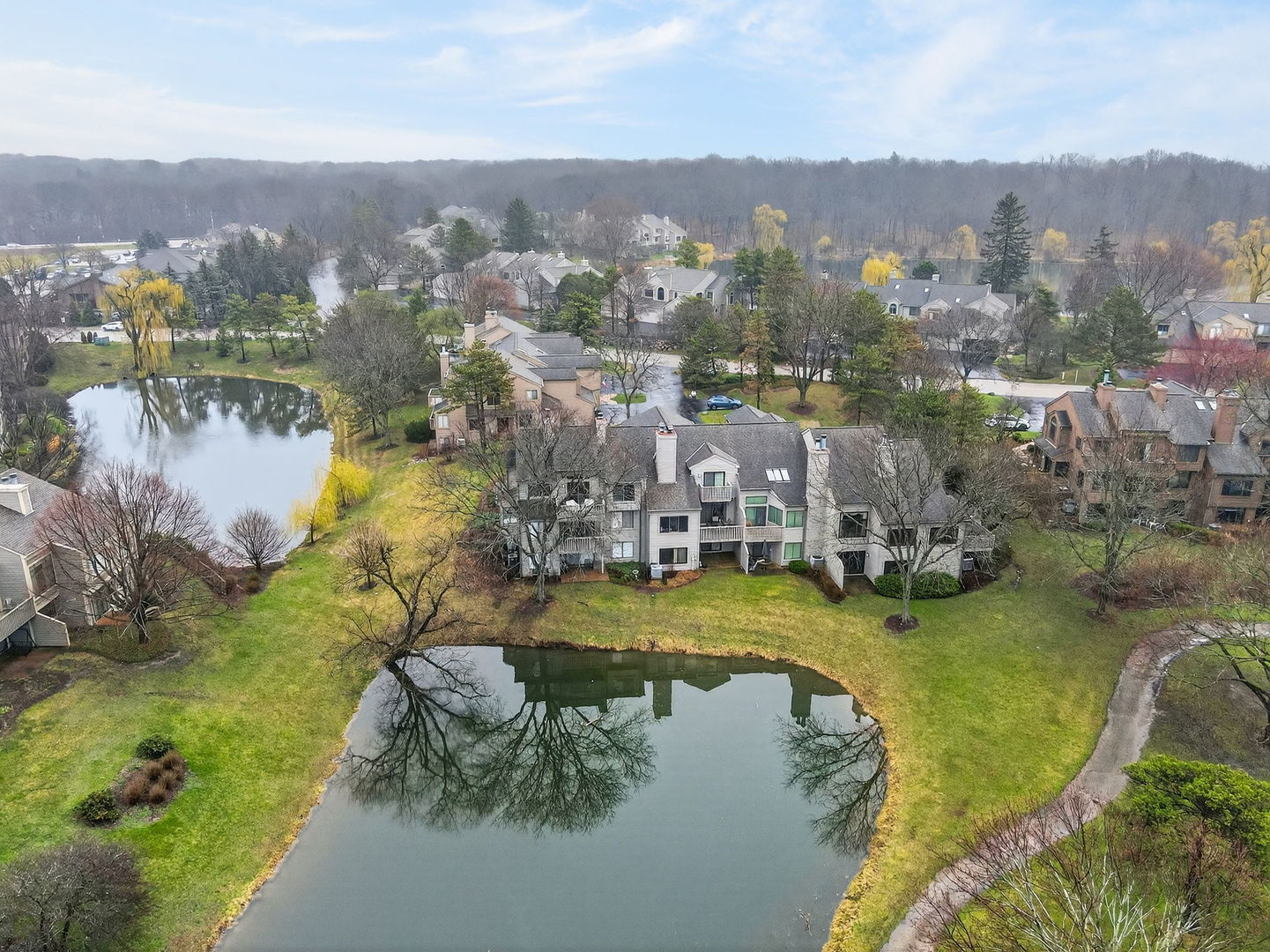 3rd image of 962 Shoreline Rd, Lake Barrington, IL 60010