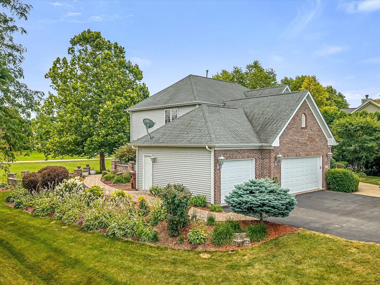 Homes for sale in Poplar Grove, IL | 2808 Stinson St, Poplar Grove, IL 61065 | MLS# 12714937