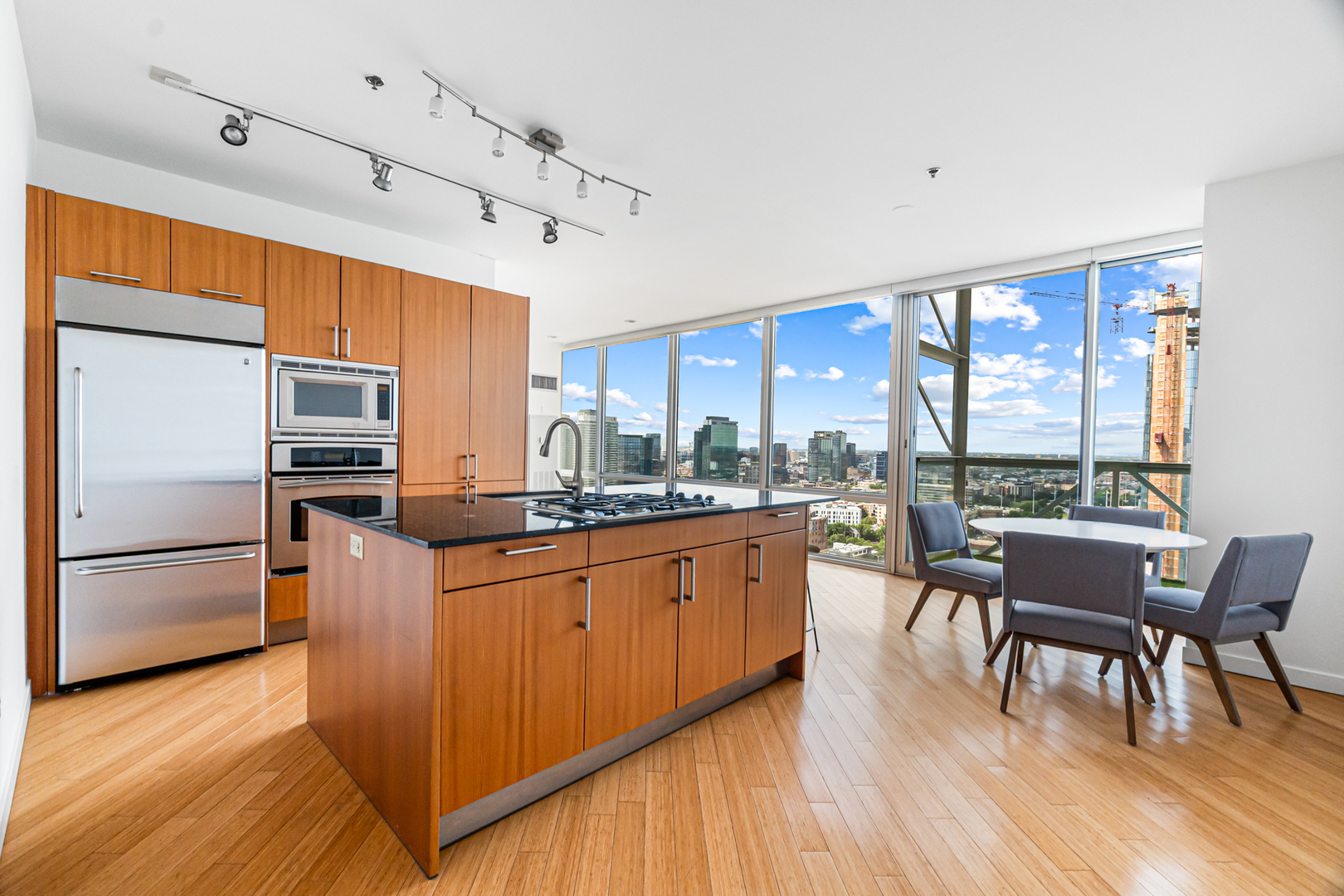 3rd image of 653 N Kingsbury St #2402, Chicago, IL 60654 | MLS# 12715028