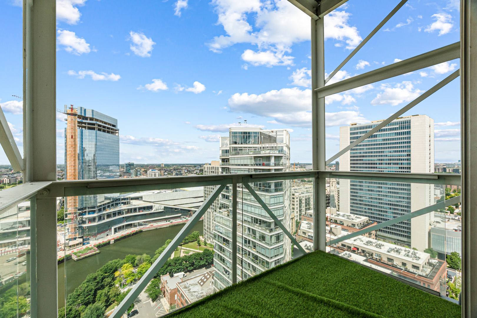 5th image of 653 N Kingsbury St #2402, Chicago, IL 60654 | MLS# 12715028