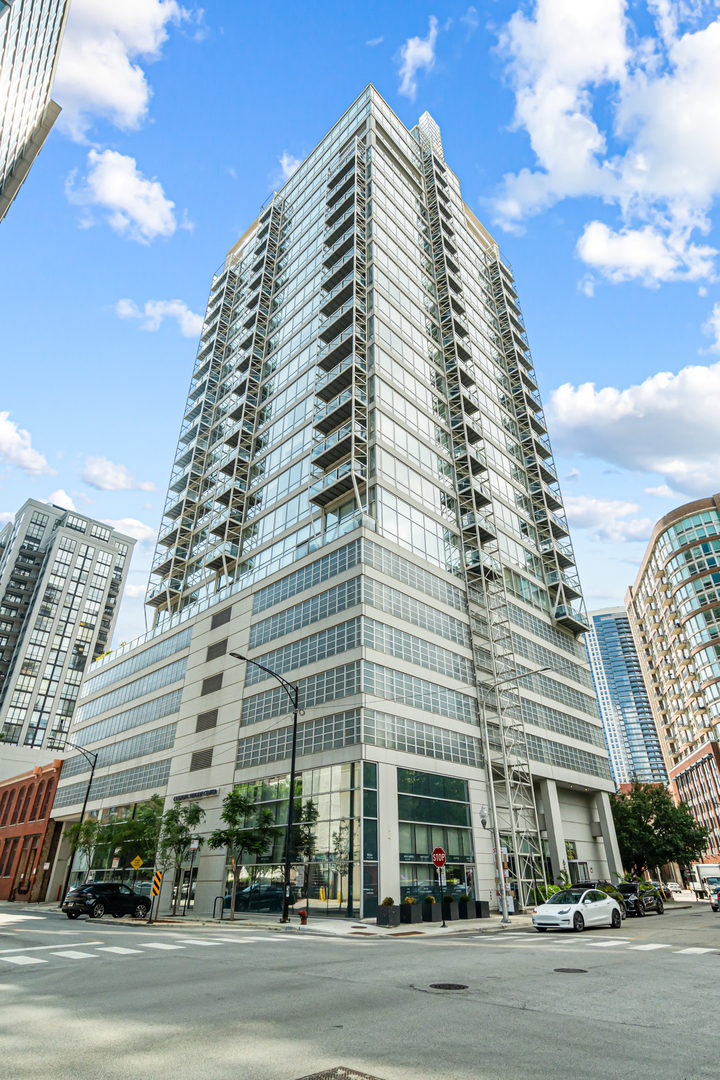 1st image of 653 N Kingsbury St #2402, Chicago, IL 60654 | MLS# 12715028