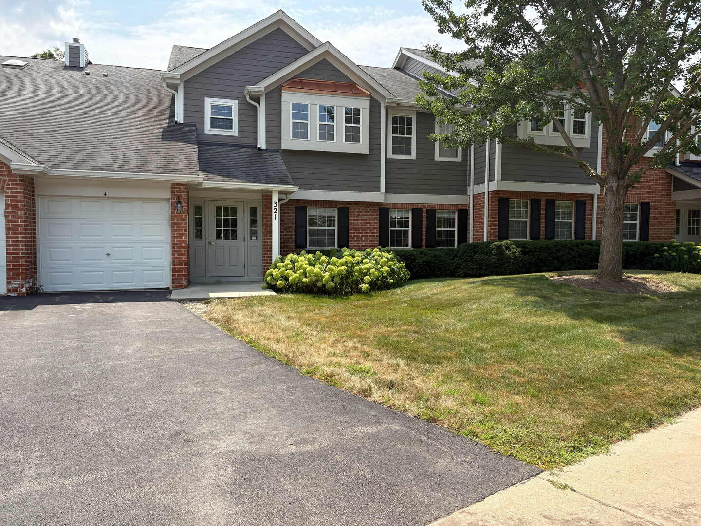 Homes for sale in Schaumburg, IL | 321 Charlotte Ct #3, Schaumburg, IL 60193 | MLS# 12715070