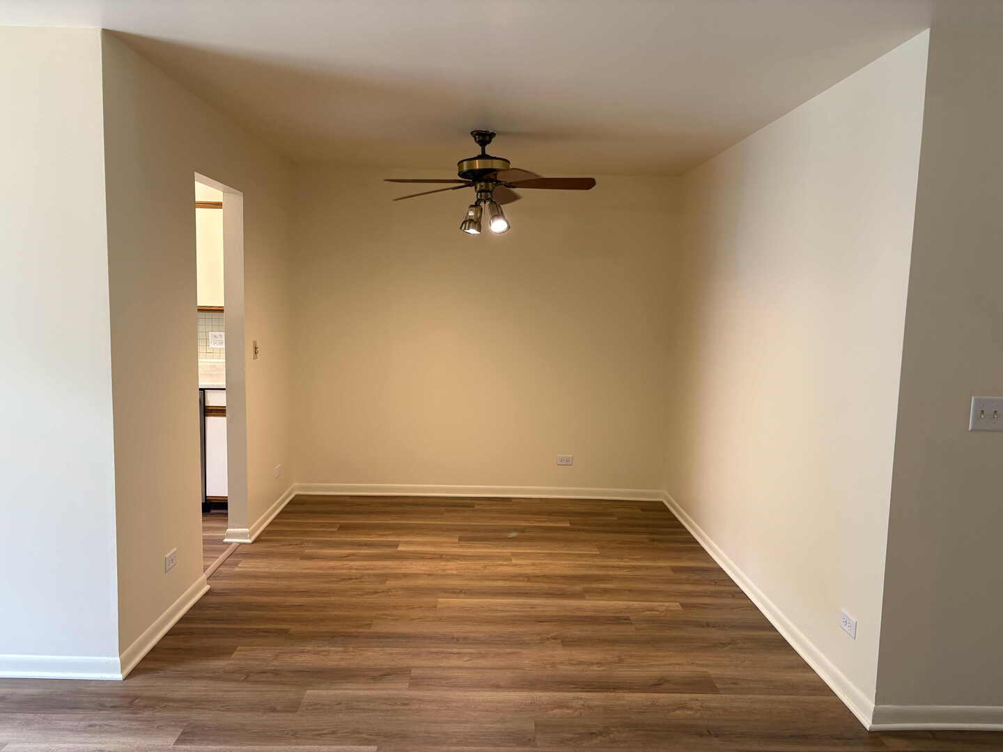 5th image of 321 Charlotte Ct #3, Schaumburg, IL 60193 | MLS# 12715070