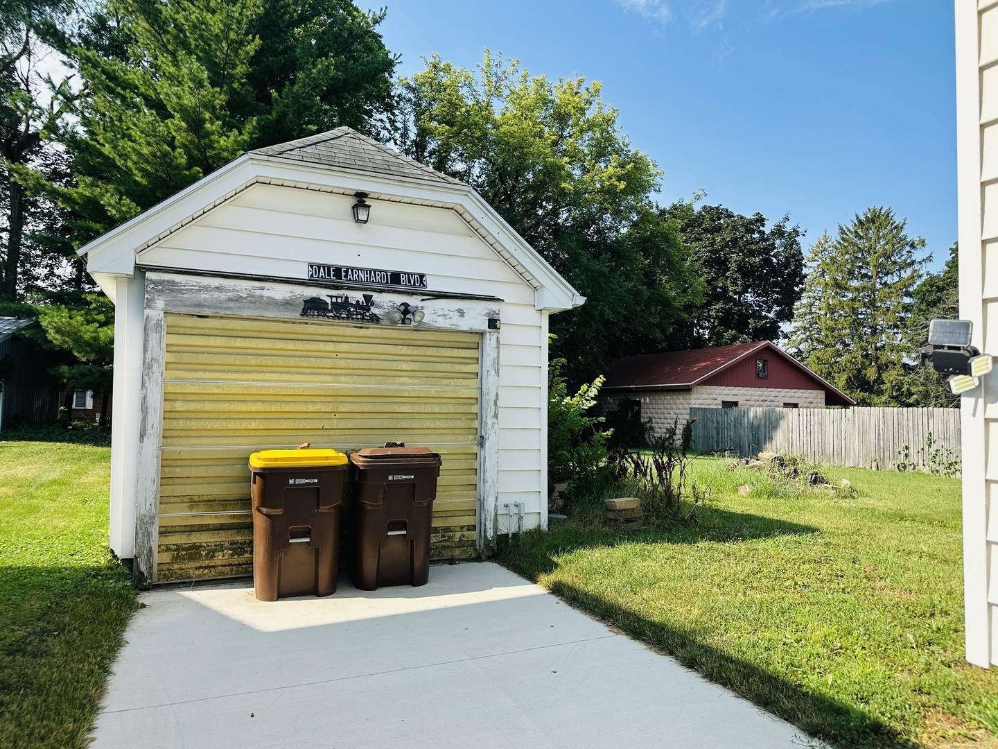 Homes for sale in Freeport, IL | 325 W Moseley St, Freeport, IL 61032 | MLS# 12715091