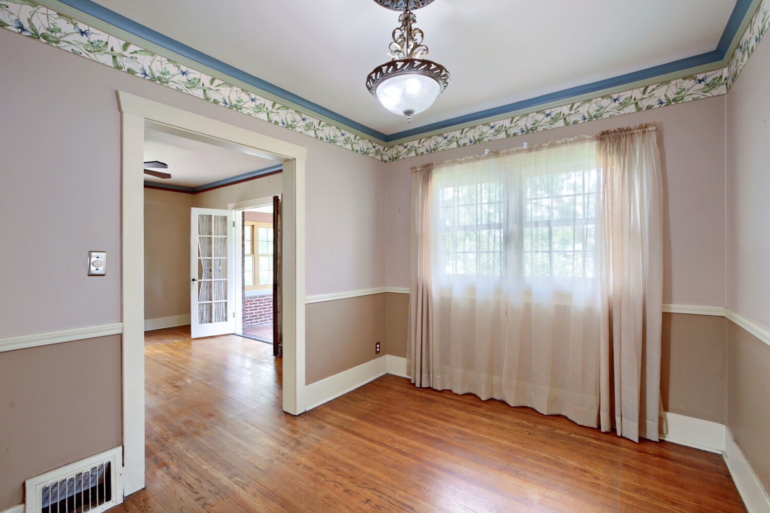 5th image of 345 Vincent Pl, Elgin, IL 60123 | MLS# 12715140