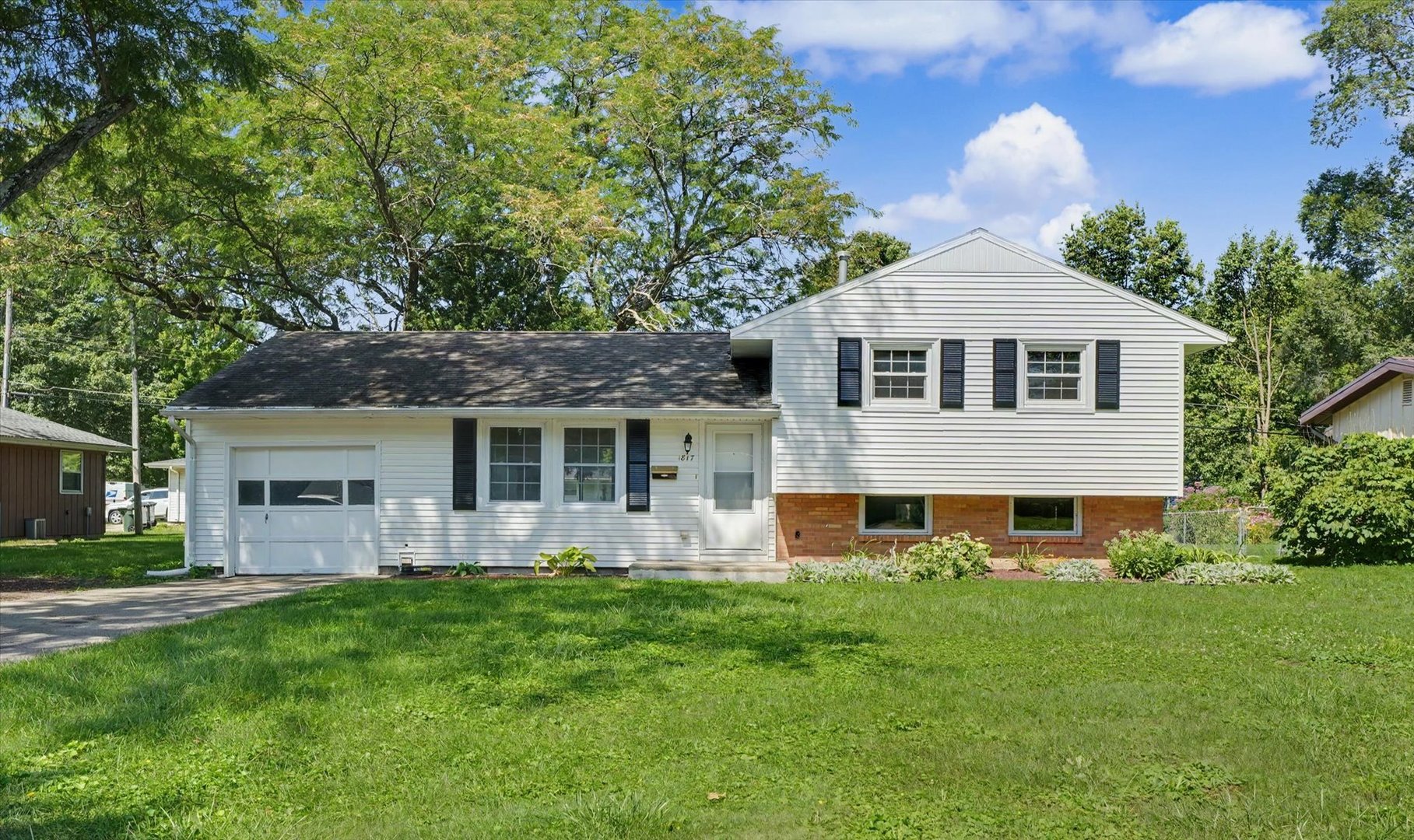 Homes for sale in Urbana, IL | 1817 Larch Pl, Urbana, IL 61801 | MLS# 12715175