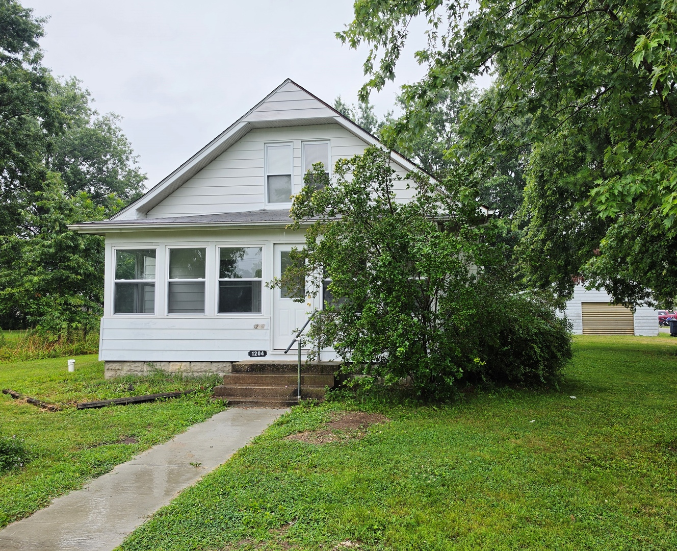 Homes for sale in Salem, IL | 1204 N Dawley St, Salem, IL 62881 | MLS# 12715259