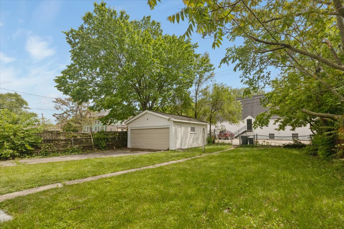 33rd image of 1912 Emerson St, Evanston, IL 60201 | MLS# 12715271