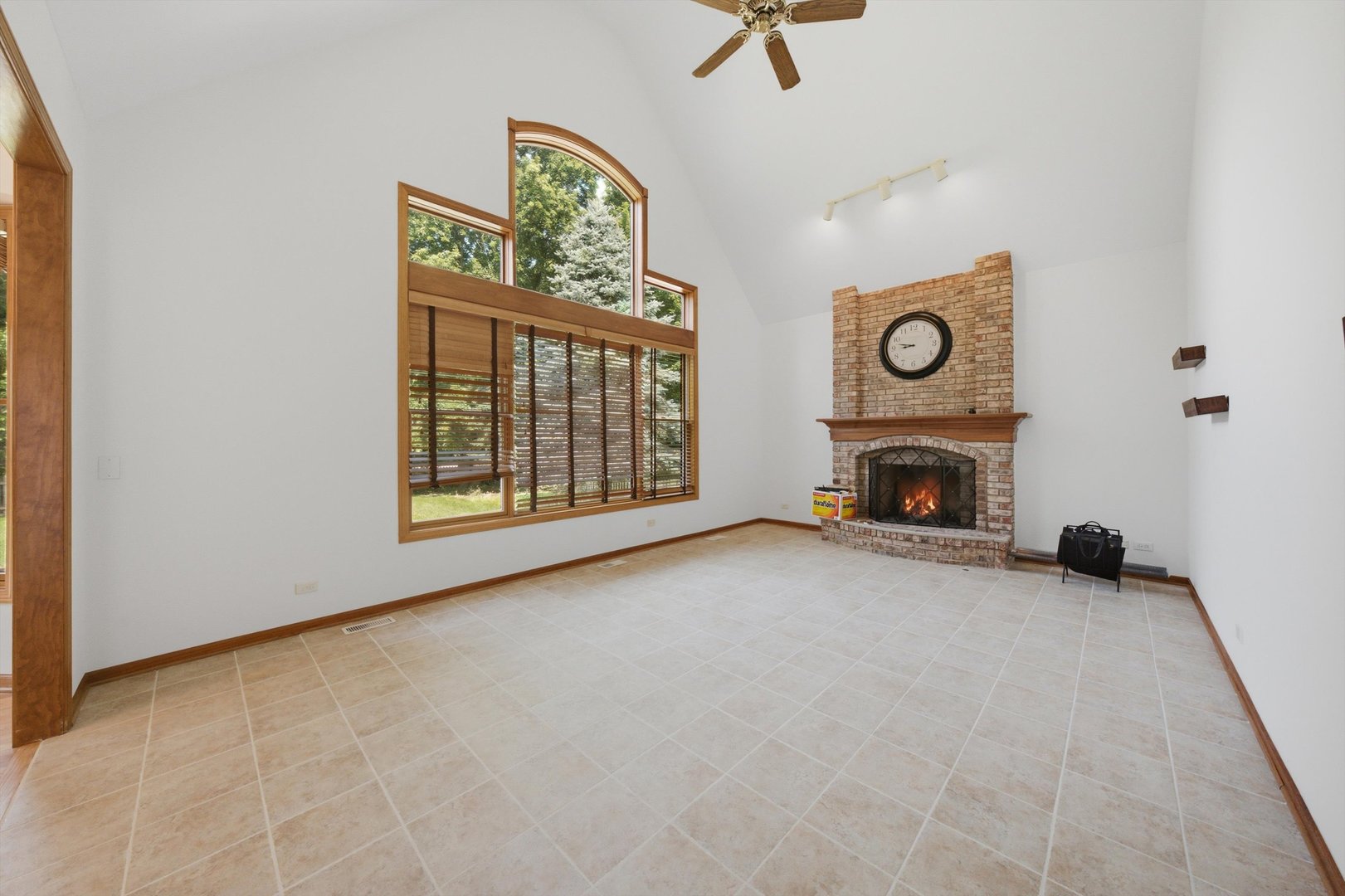 5th image of 9 N Daniels Dr, Batavia, IL 60510 | MLS# 12715309