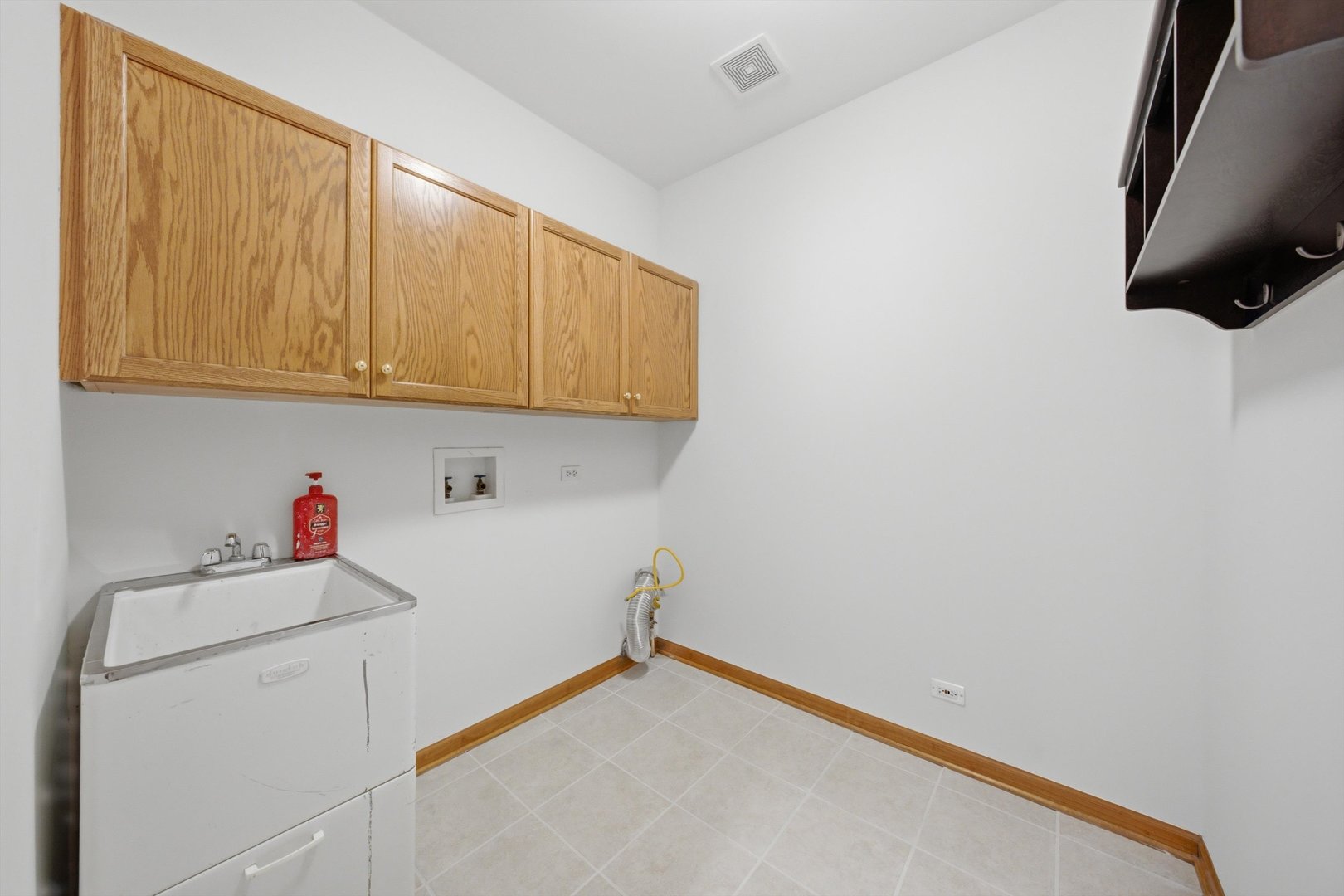 19th image of 9 N Daniels Dr, Batavia, IL 60510 | MLS# 12715309
