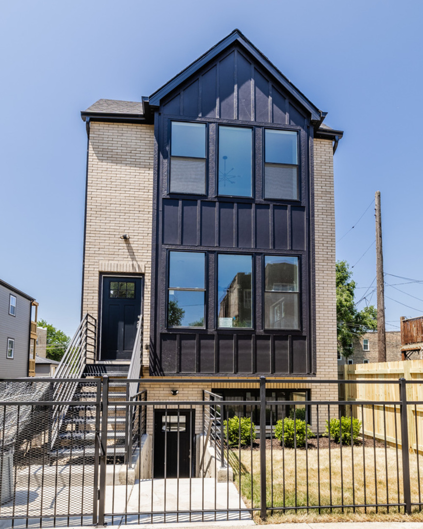 Homes for sale in Chicago, IL | 544 N Lawndale Ave, Chicago, IL 60624 | MLS# 12715315