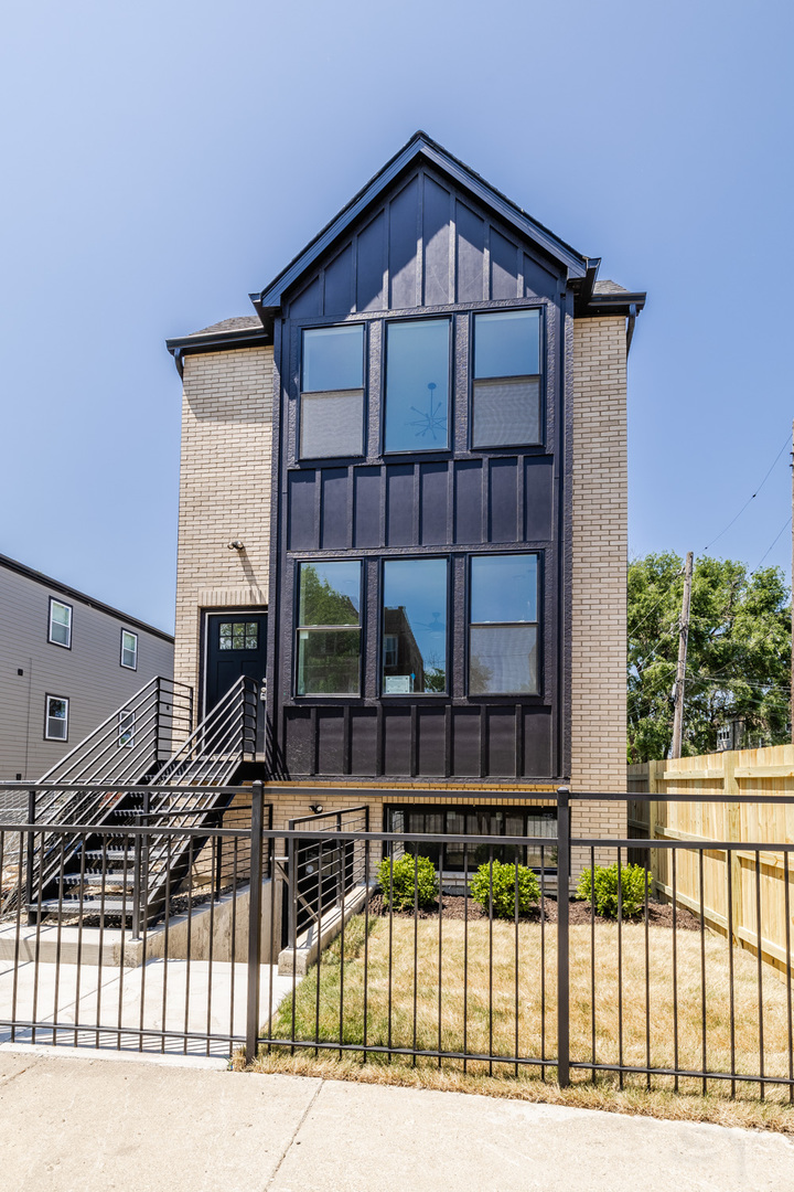 Homes for sale in Chicago, IL | 544 N Lawndale Ave, Chicago, IL 60624 | MLS# 12715315