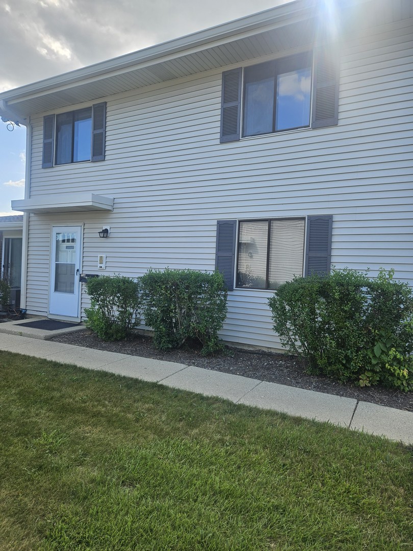 Homes for sale in Schaumburg, IL | 1037 Quanset Ct #1037, Schaumburg, IL 60194 | MLS# 12715325