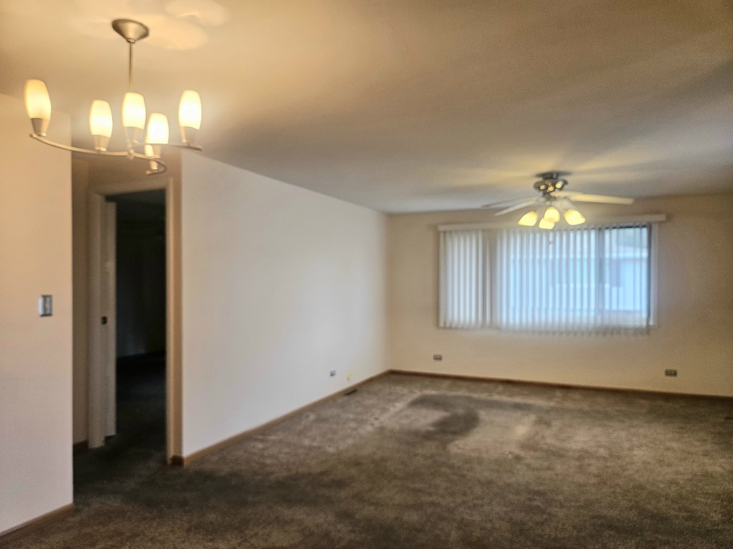 5th image of 1037 Quanset Ct #1037, Schaumburg, IL 60194 | MLS# 12715325