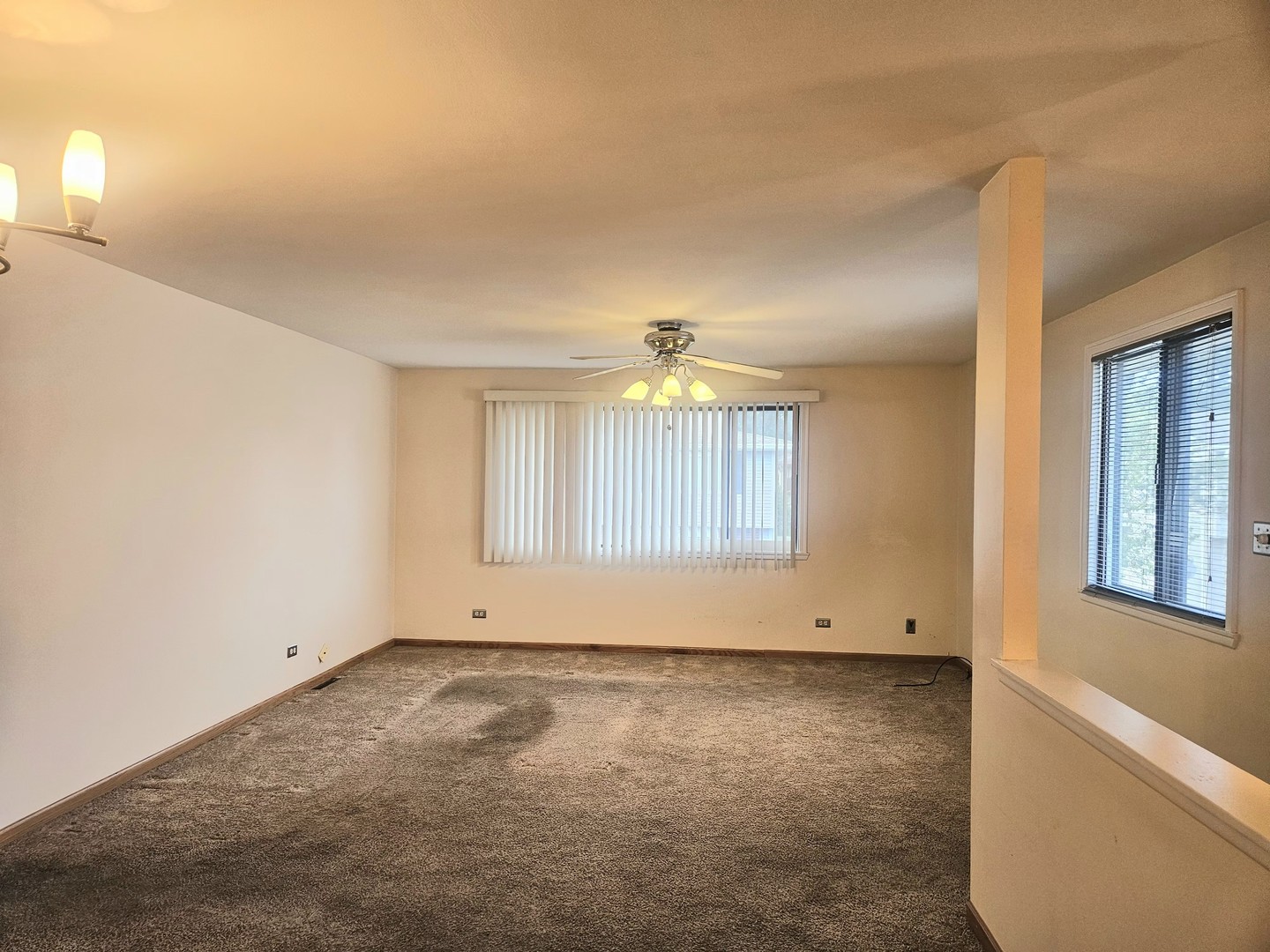 4th image of 1037 Quanset Ct #1037, Schaumburg, IL 60194 | MLS# 12715325