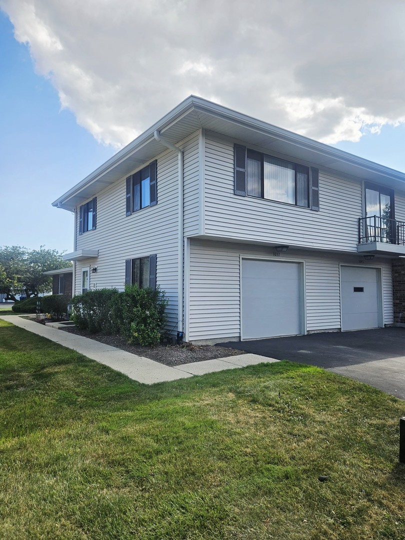 Homes for sale in Schaumburg, IL | 1037 Quanset Ct #1037, Schaumburg, IL 60194 | MLS# 12715325