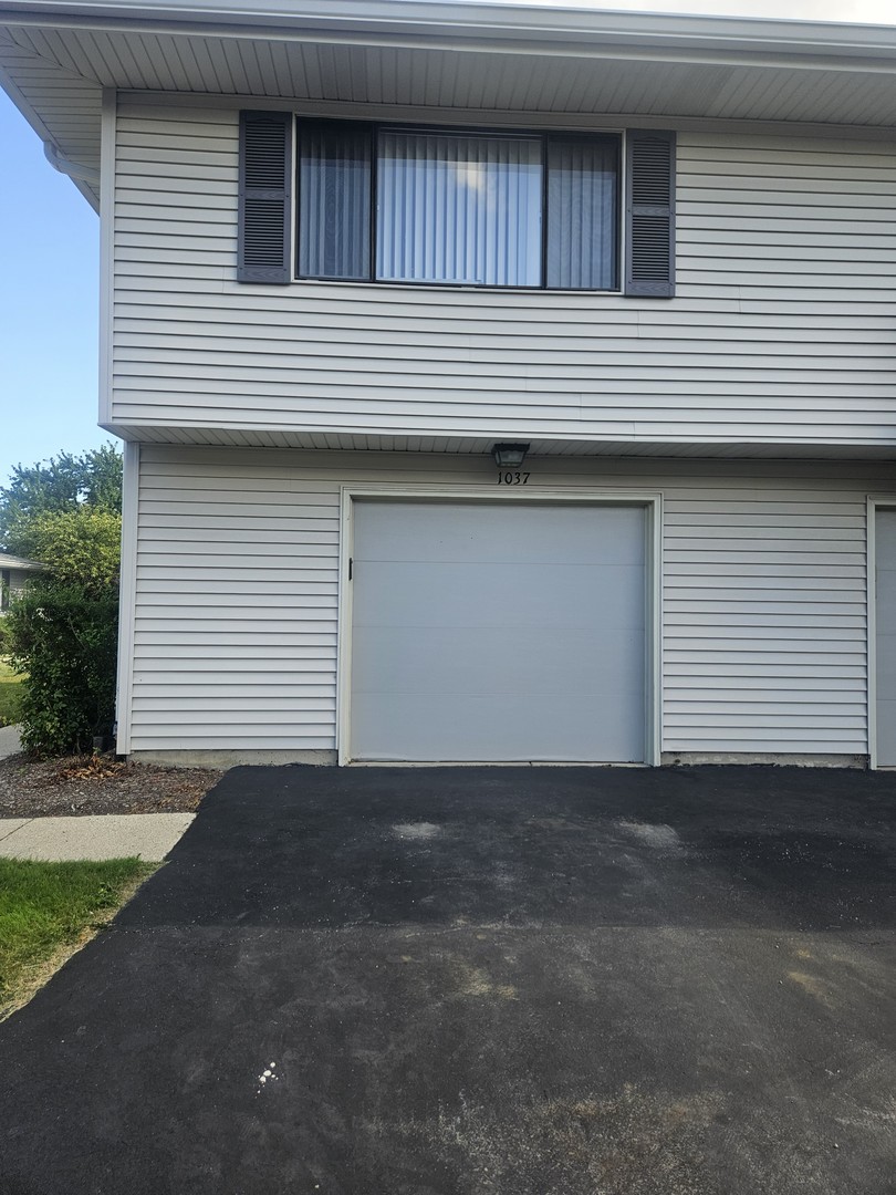 3rd image of 1037 Quanset Ct #1037, Schaumburg, IL 60194 | MLS# 12715325