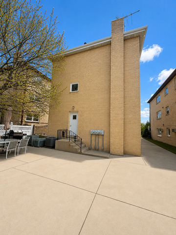 Homes for sale in Chicago, IL | 7942 W Addison St #3, Chicago, IL 60634 | MLS# 12715354