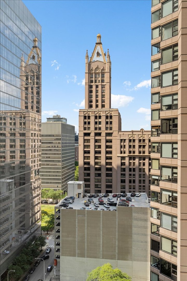 2nd image of 400 E Ohio St #2003, Chicago, IL 60611 | MLS# 12715358