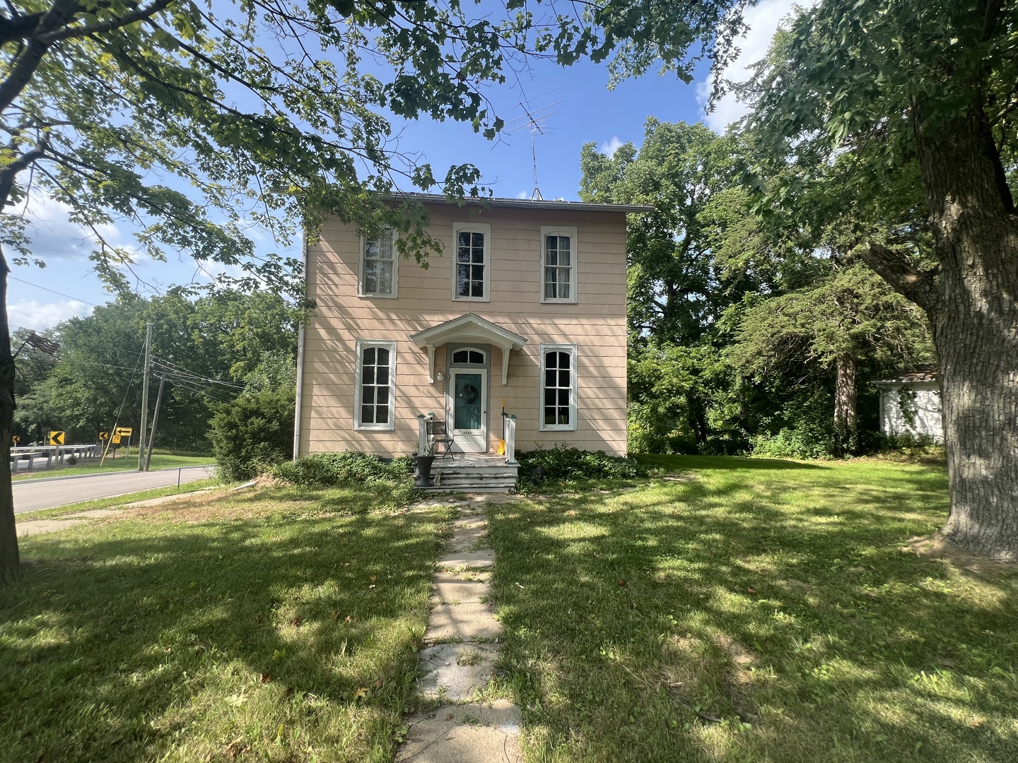 Homes for sale in Mt. Carroll, IL | 202 E Lincoln St, Mt. Carroll, IL 61053 | MLS# 12715393