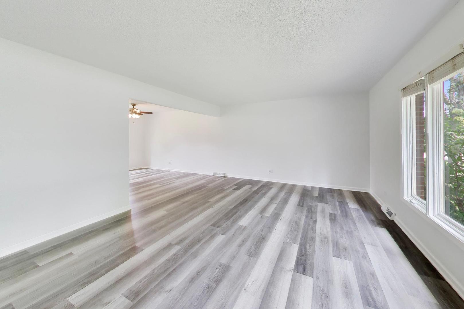 4th image of 10S324 Hampshire Ln, Willowbrook, IL 60527 | MLS# 12715414